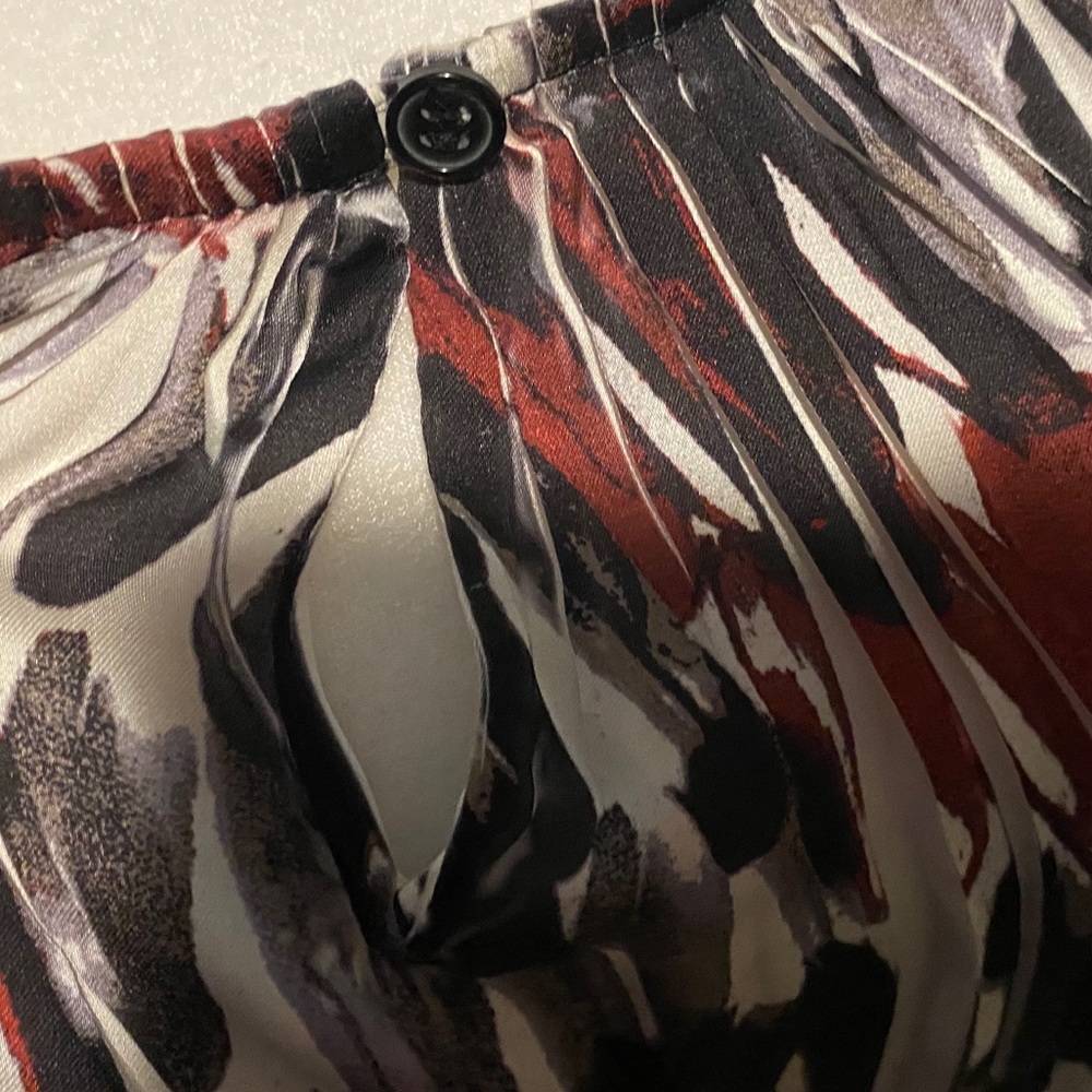 ADDITION ELLE SLEEVELESS PLEATED TOP - Picture 3 of 13